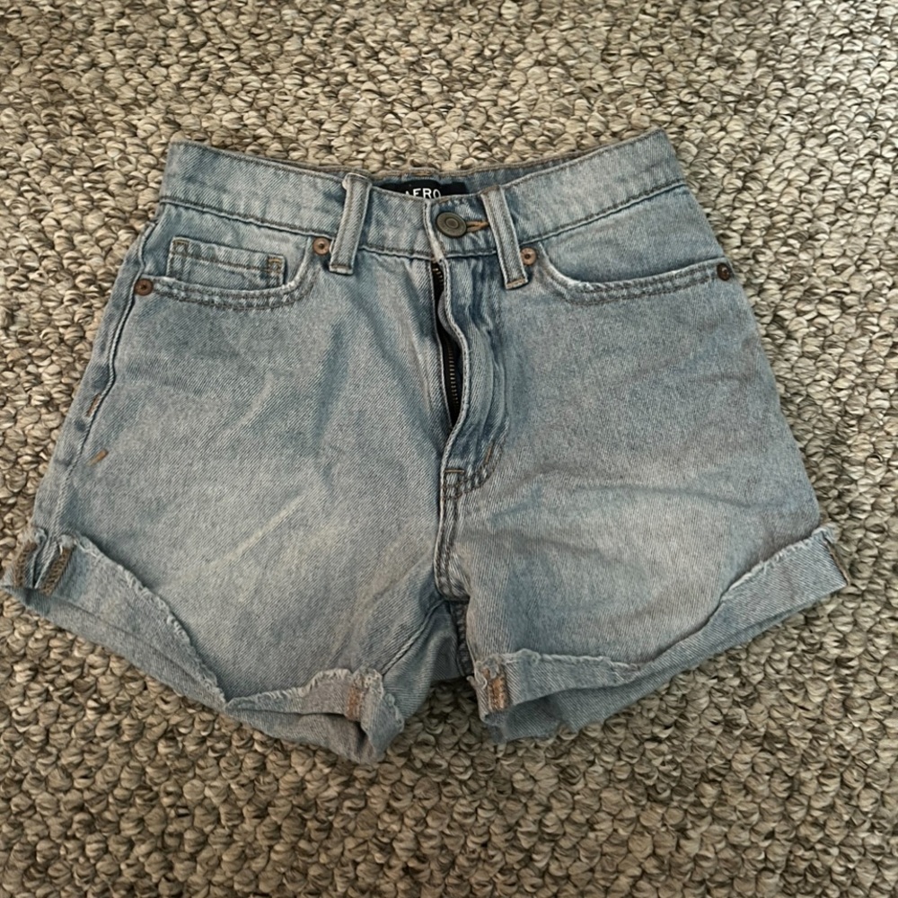 Aeropostale light wash mom shorts